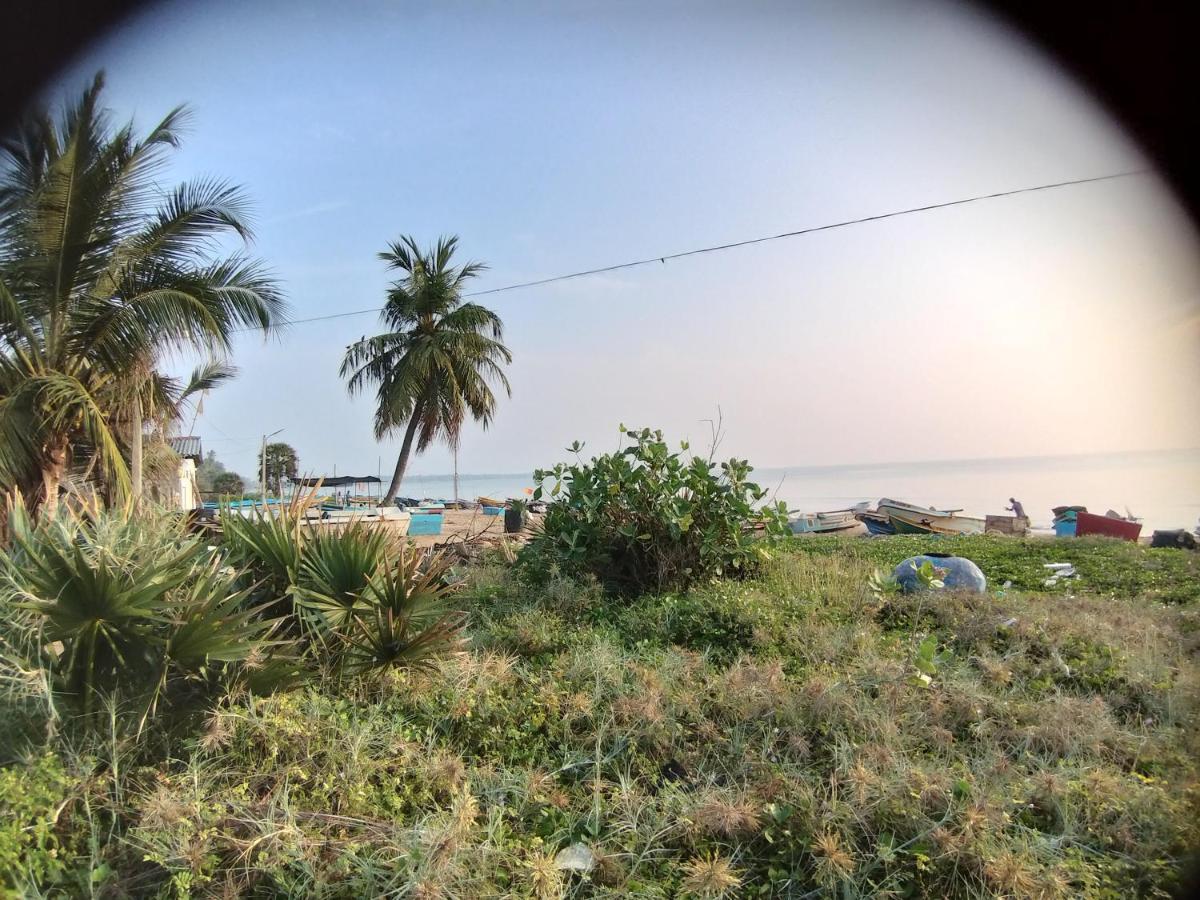 Beach Life Uppuveli Trincomalee Bagian luar foto
