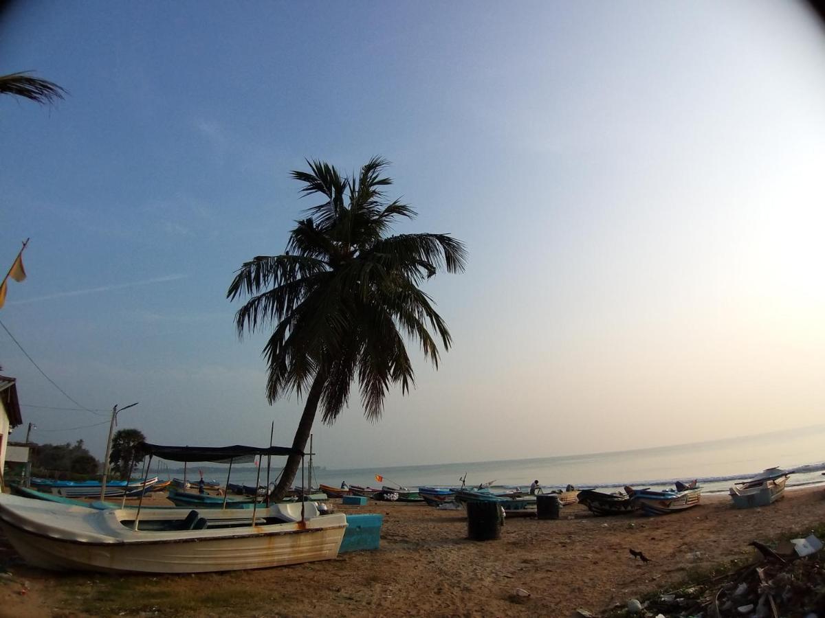 Beach Life Uppuveli Trincomalee Bagian luar foto