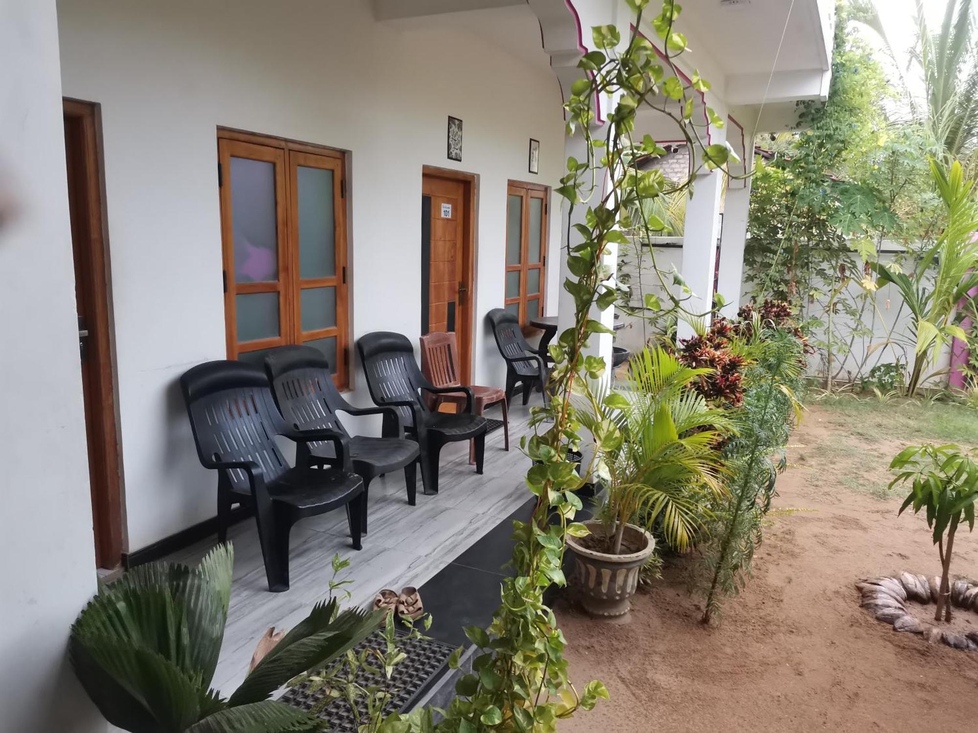 Beach Life Uppuveli Trincomalee Bagian luar foto