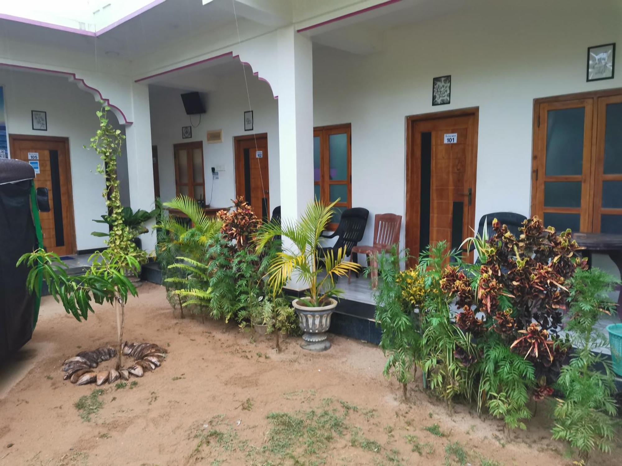 Beach Life Uppuveli Trincomalee Bagian luar foto